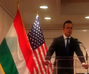 Szijjártó Péter. külgazdasági és külügyminiszter, illetve Szani Janos, a Carion Részvénytársaság vezérigazgatója New Yorkban bejelentették, hogy megalakult a COLUMBUS Magántőkealap, hogy elősegítse a magyar vállalkozások nemzetközi piacra lépését. A WBPI tudósítója jelentette.