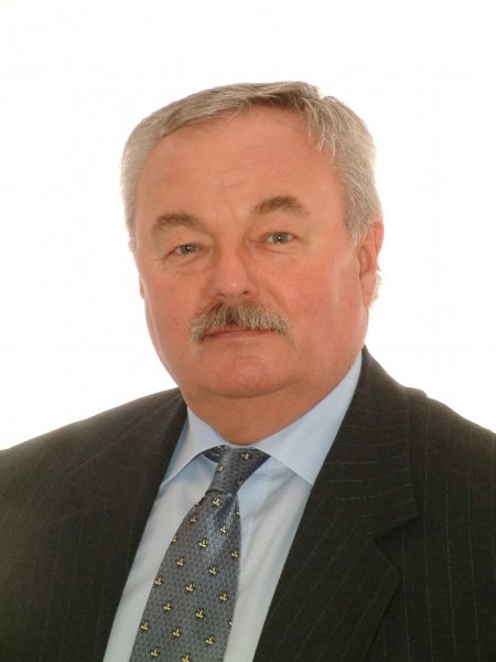 CSOLTÓ GÁBOR: SZOLGÁLTATNI ÉS HELYRE ÁLLÍTANI A TÖRVÉNYESSÉGET