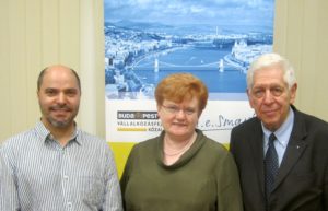 Révész András, az AmHunCham NY alelnöke, Szalai Piroska a BVK Kuratóriumának elnöke, Barát Tamás az AmHunCham NY elnöke a workshopot követően.