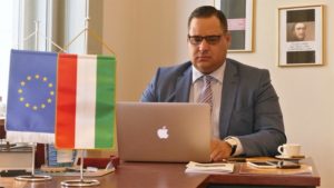 A Kamara Online interjút készített a BKIK Ipari Tagozatának új elnökével, Zsabka Zsolttal, aki a Diagramma Zrt elnök vezérigazgatója és egyben a New Yorkban működő Amerikai Magyar Kereskedelmi Kamara budapesti irodájának vezetője is. Zsabka Zsolt: A most vállalkozóvá váló generáció mentorálása az egyik fontos feladatunk Az AmHunCham NY honlapja idézi az interjút.