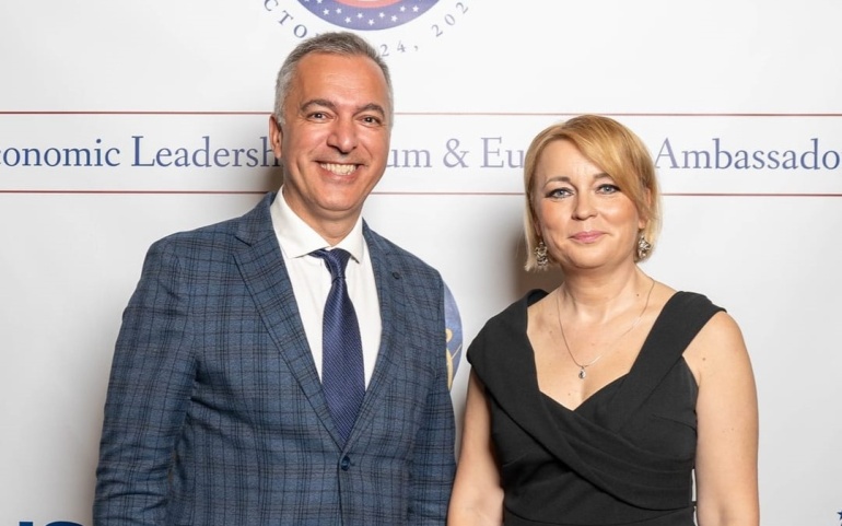 𝗧𝗲𝘅𝗮𝘀 𝗮𝗻𝗱 𝗘𝘂𝗿𝗼𝗽𝗲 𝗰𝗮𝗺𝗲 𝘁𝗼𝗴𝗲𝘁𝗵𝗲𝗿 𝘁𝗼 𝘀𝗵𝗶𝗻𝗲!